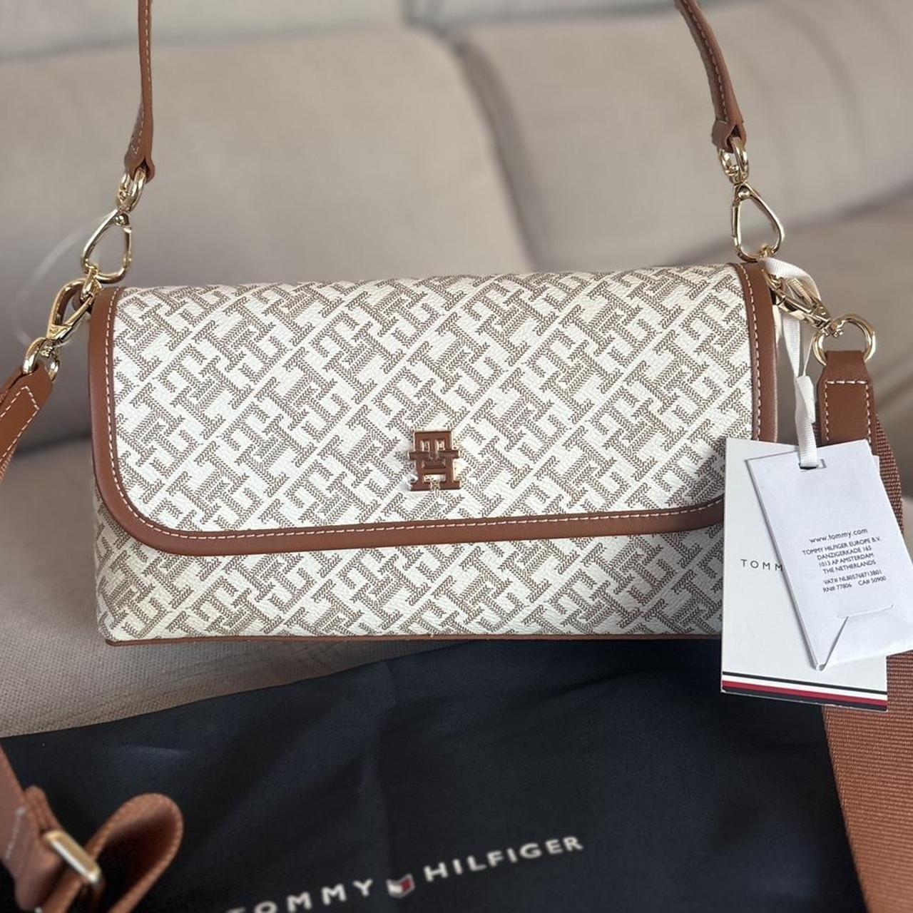Tommy Hilfiger white and brown MONOPLAY LE FLAP - Handbag - safari canvas